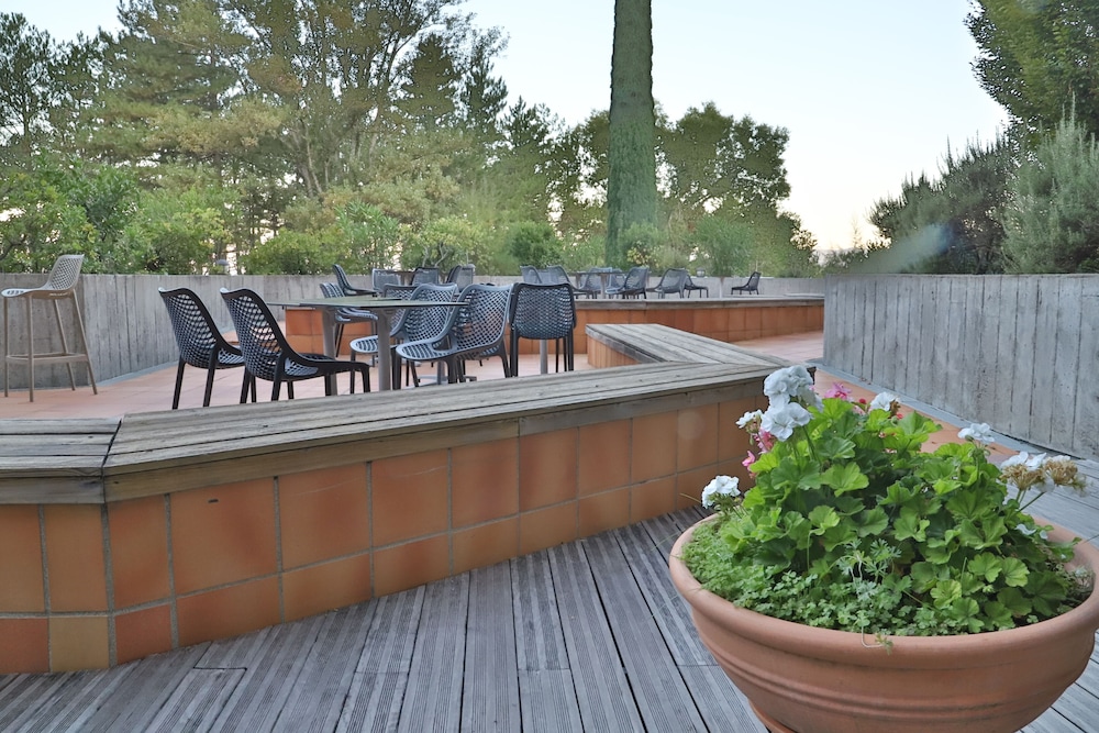 SOWELL HOTELS Ardeche 44/50