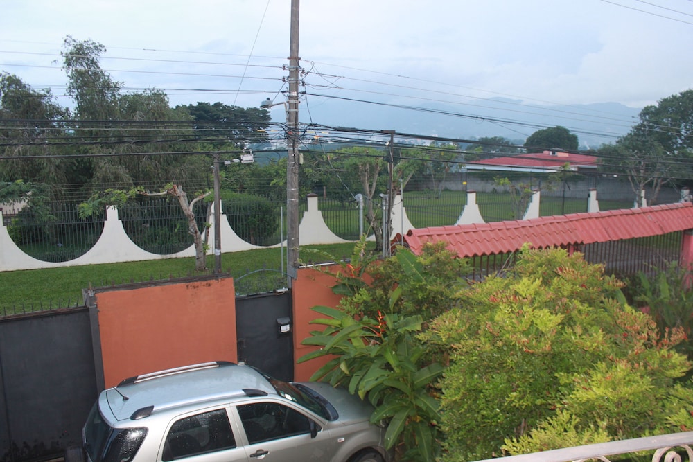 Hotel Santa Maria Inn 53/56