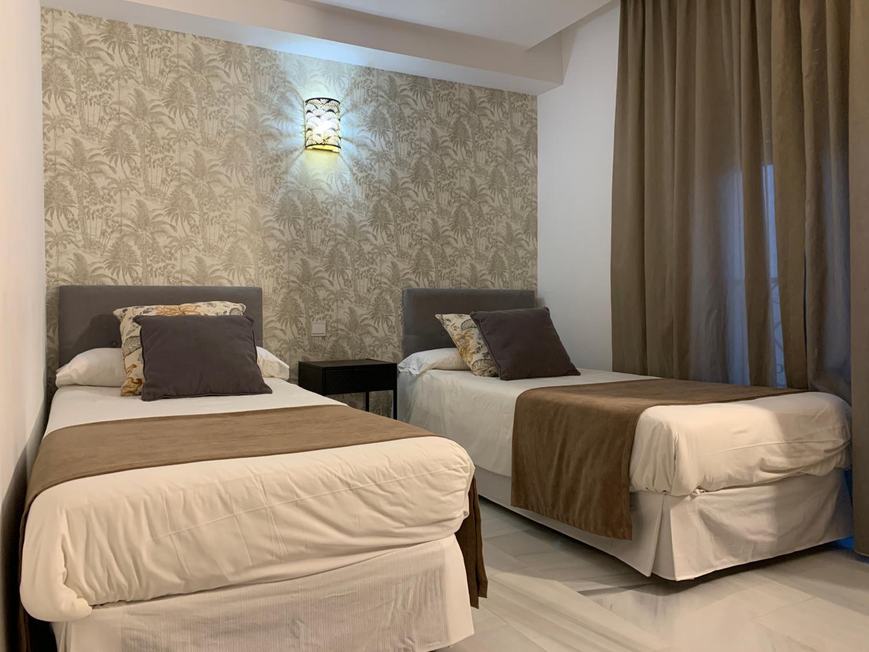2 Bedrooms, Apartment, Murphy Bed