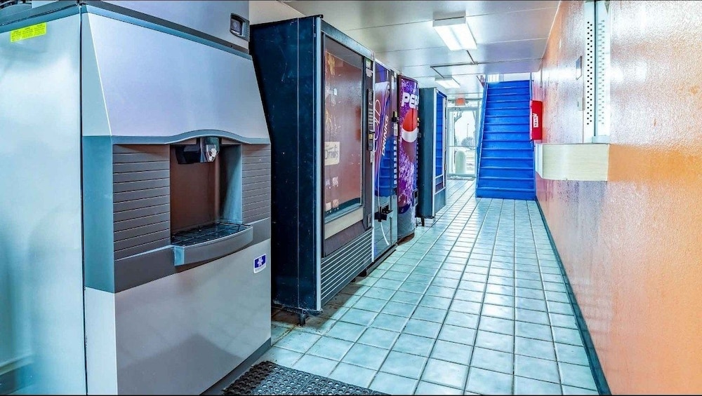 Motel6 Joliet, IL - I-80 42/58