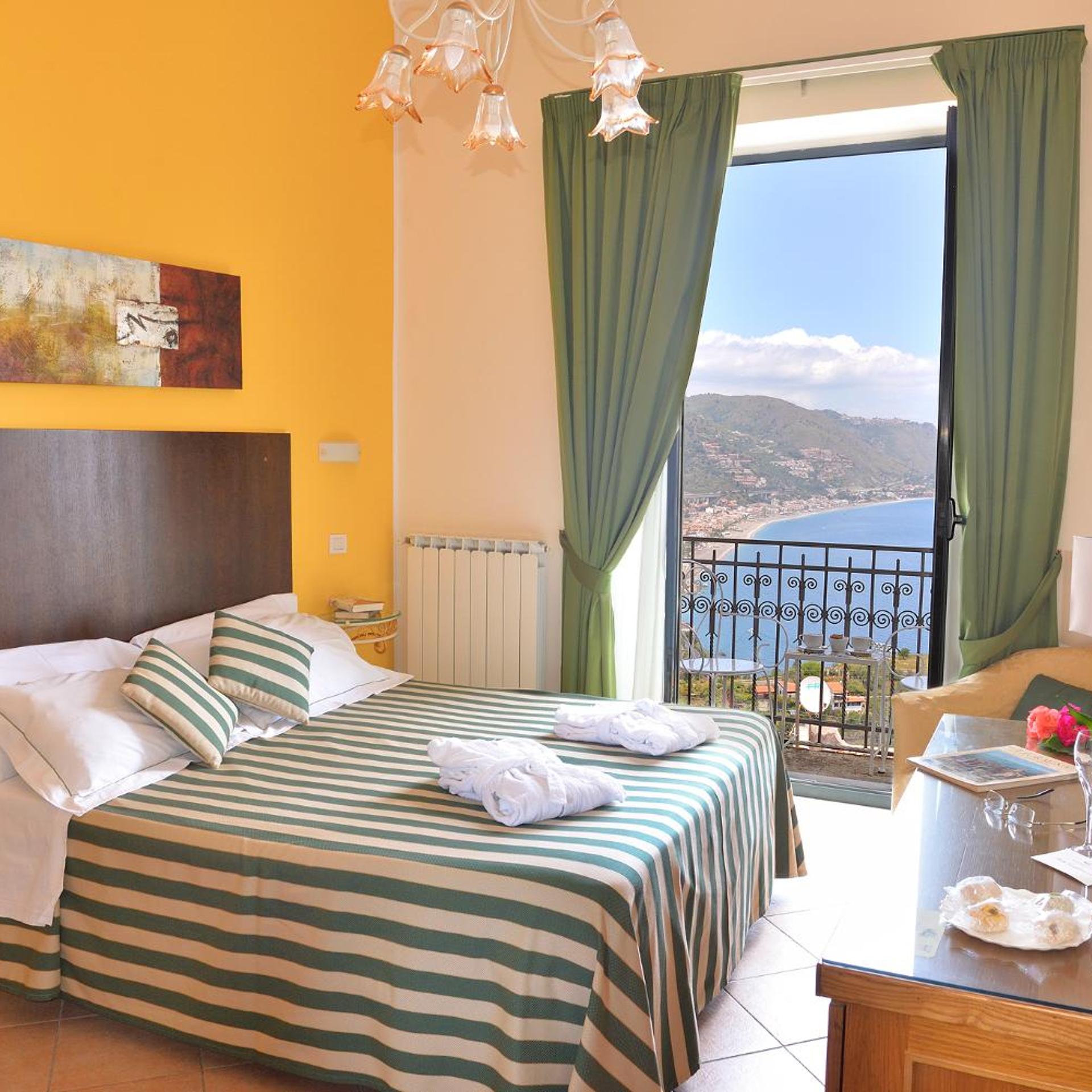 غرفة سوبيريور بسرير مزدوج بإطلالة على البحر بشرفة، Hotel La Pensione Svizzera 2/10