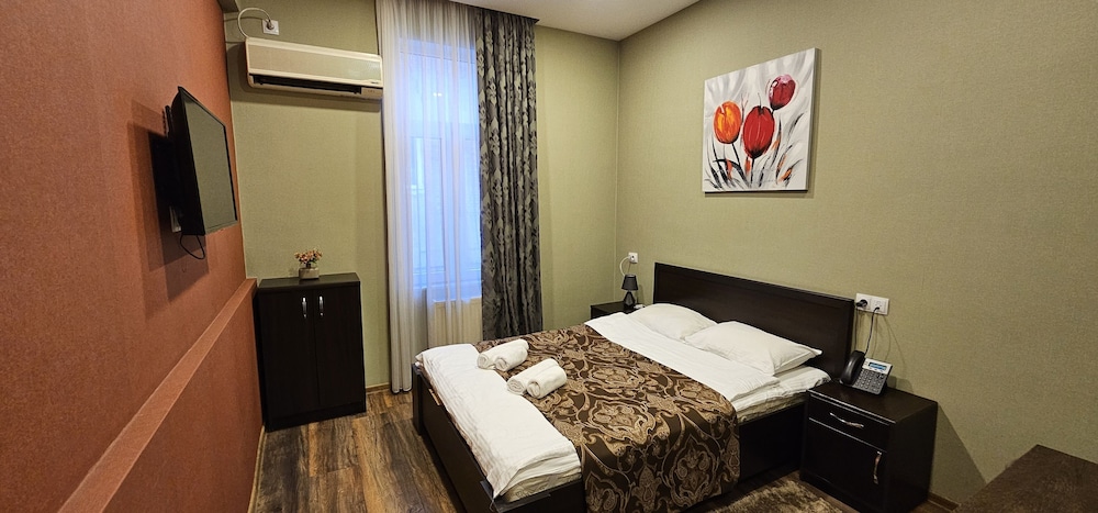 Hotel Iveria 12/50