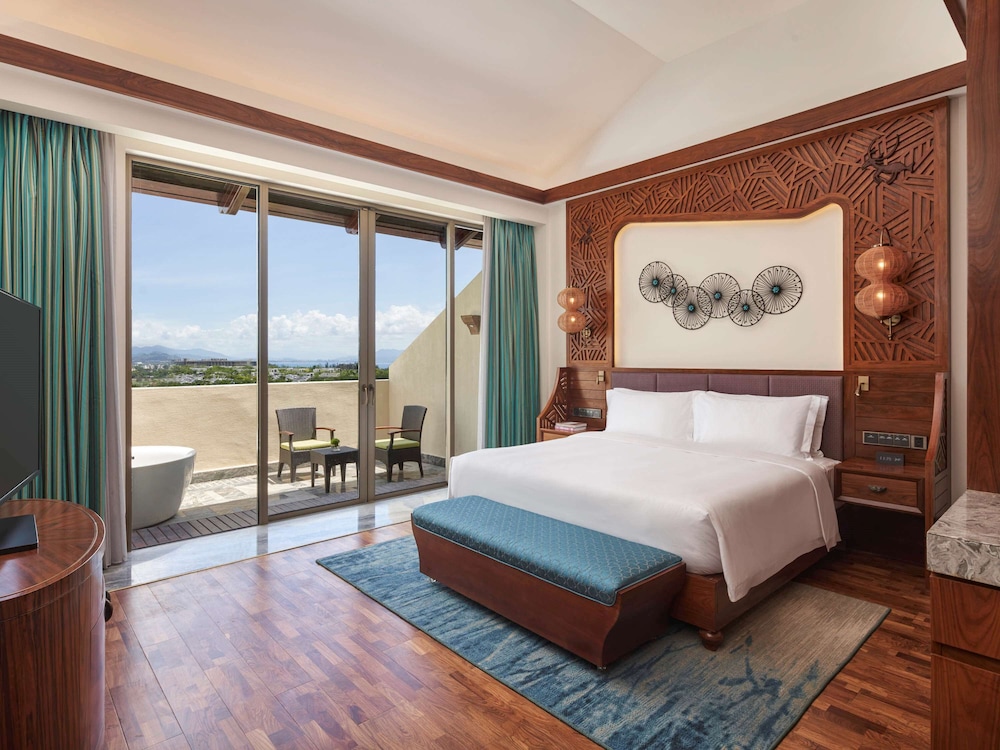 Fairmont, Family Suite, King and Twin Beds, Ocean View, Pool Access