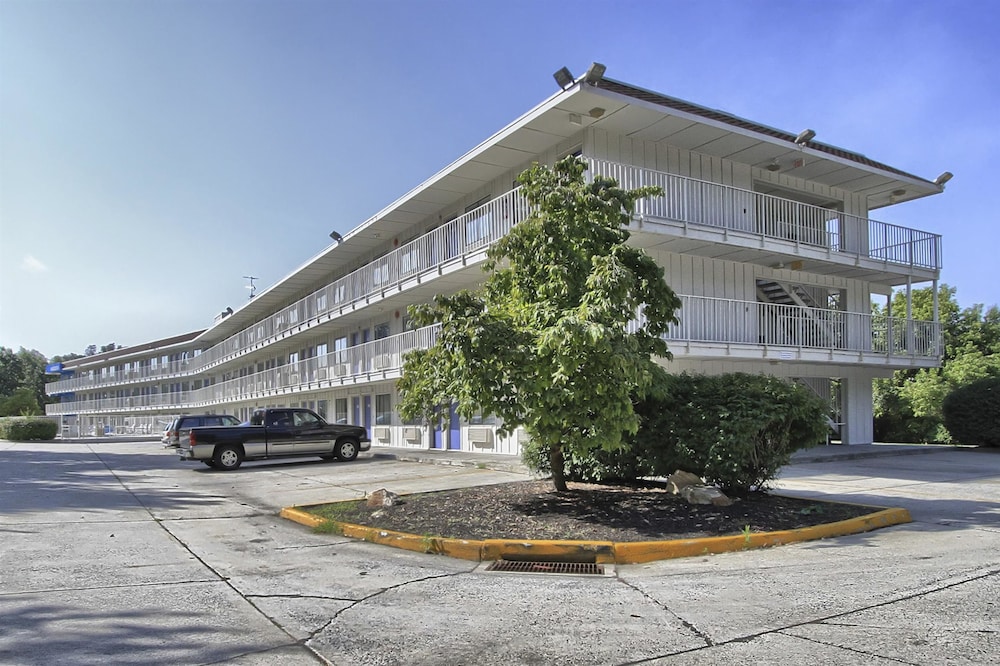 Motel6 New Cumberland, PA - Harrisburg - Hershey South 33/43