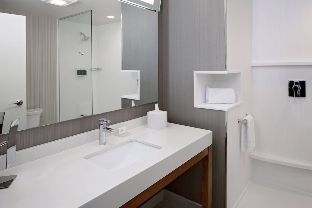 Courtyard By Marriott Dallas Downtown Reunion District 7/45