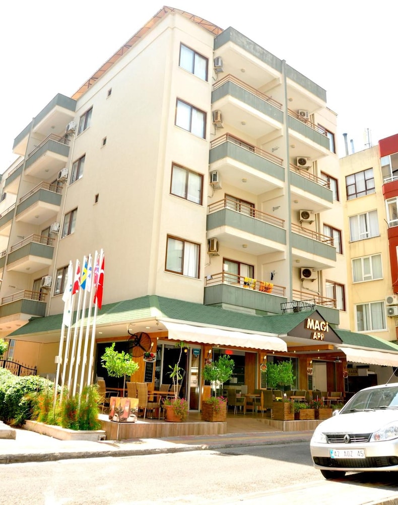 Magi Apartments 6/50