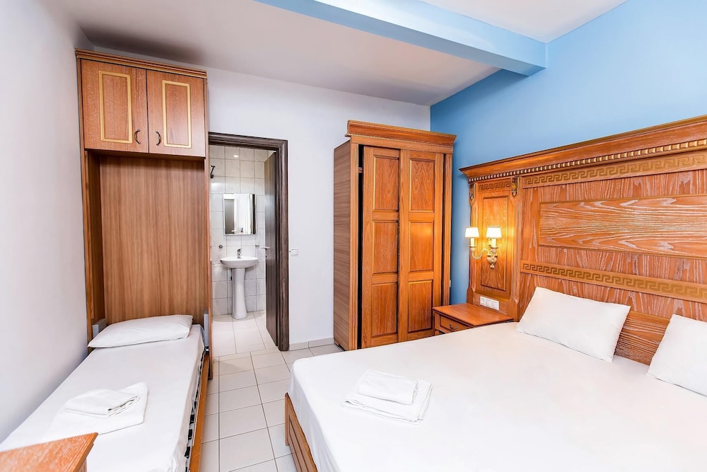 Greek Pride Hotel 7/50