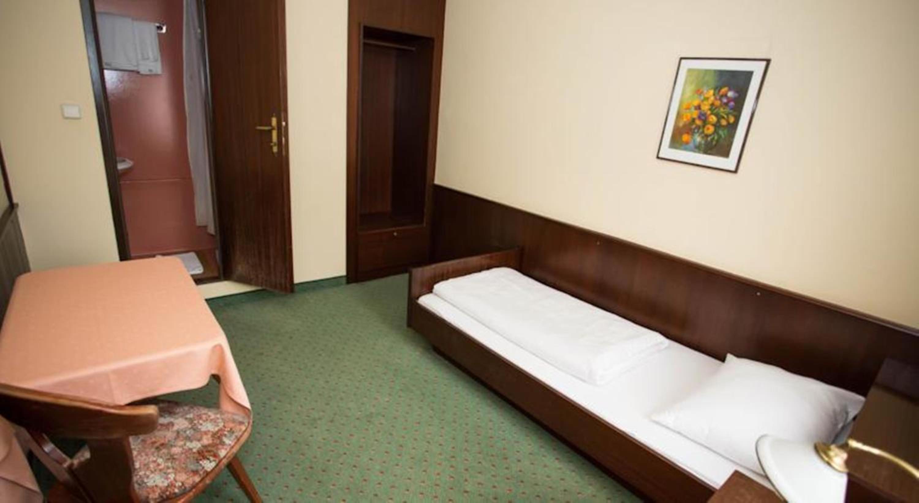 Hadrigan Hotel 11/69