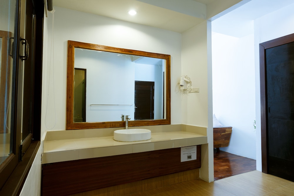 Bundhaya Villas Koh Lipe 50/50