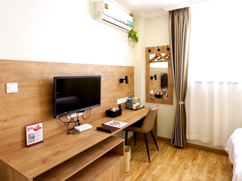 GreenTree Inn Zhenjiang Yangzhong North Gangdong Road Food Street Express Hotel 38/50