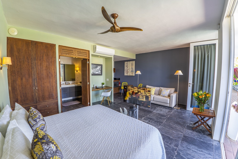 PREMIUM, STUDIO, SUITE, KING BED, BEACH SIDE, OCEAN VIEW
