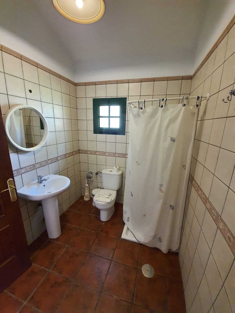 CASAS RURALES AMPARO LAS HAYAS 46/49