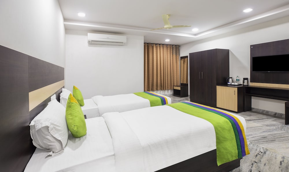 Hotel Royal Dezire 12/48
