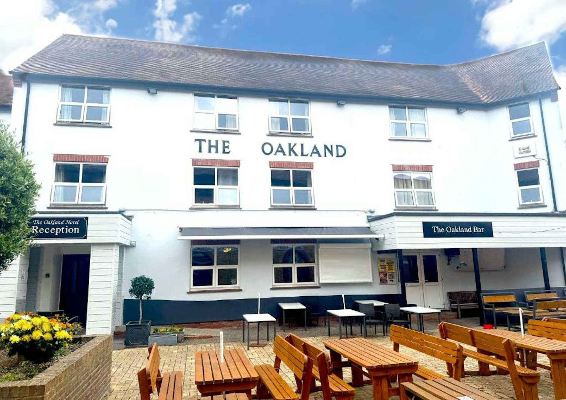 Oaklands Hotel 2/40