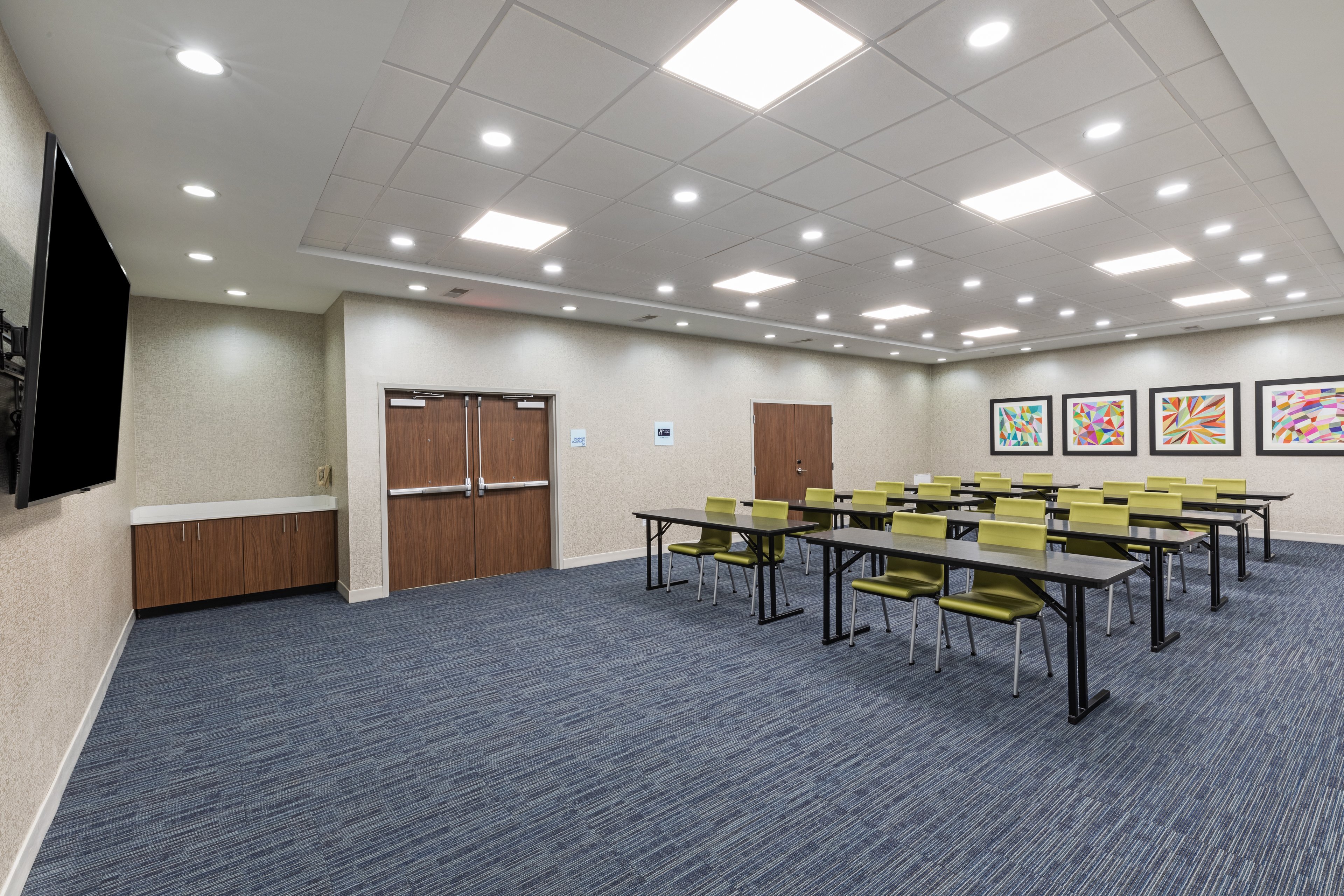 Holiday Inn Express & Suites Purcell 48/48