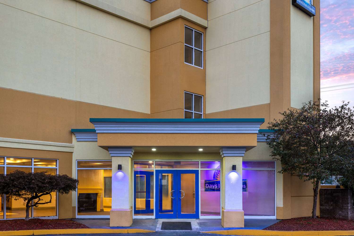 Days Inn & Suites by Wyndham Albany 8/48