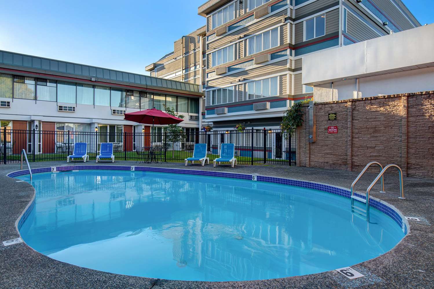 Days Inn by Wyndham Victoria Airport Sidney 18/34