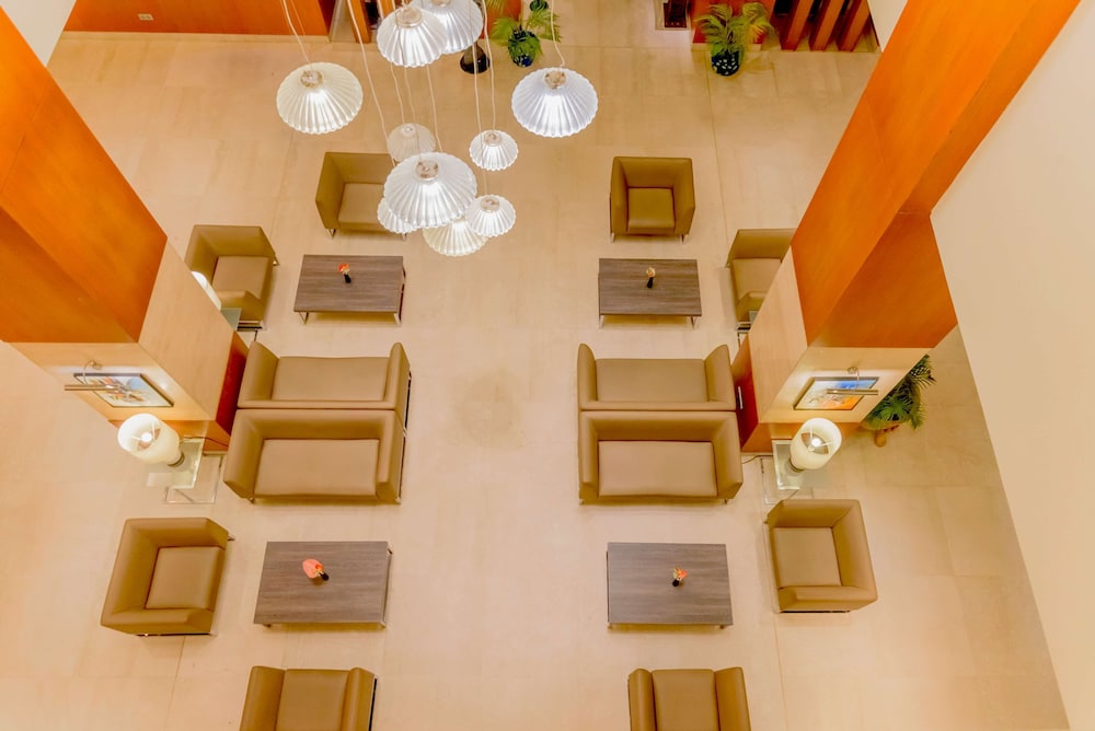 Golden Tulip Le Diplomate Cotonou 57/72