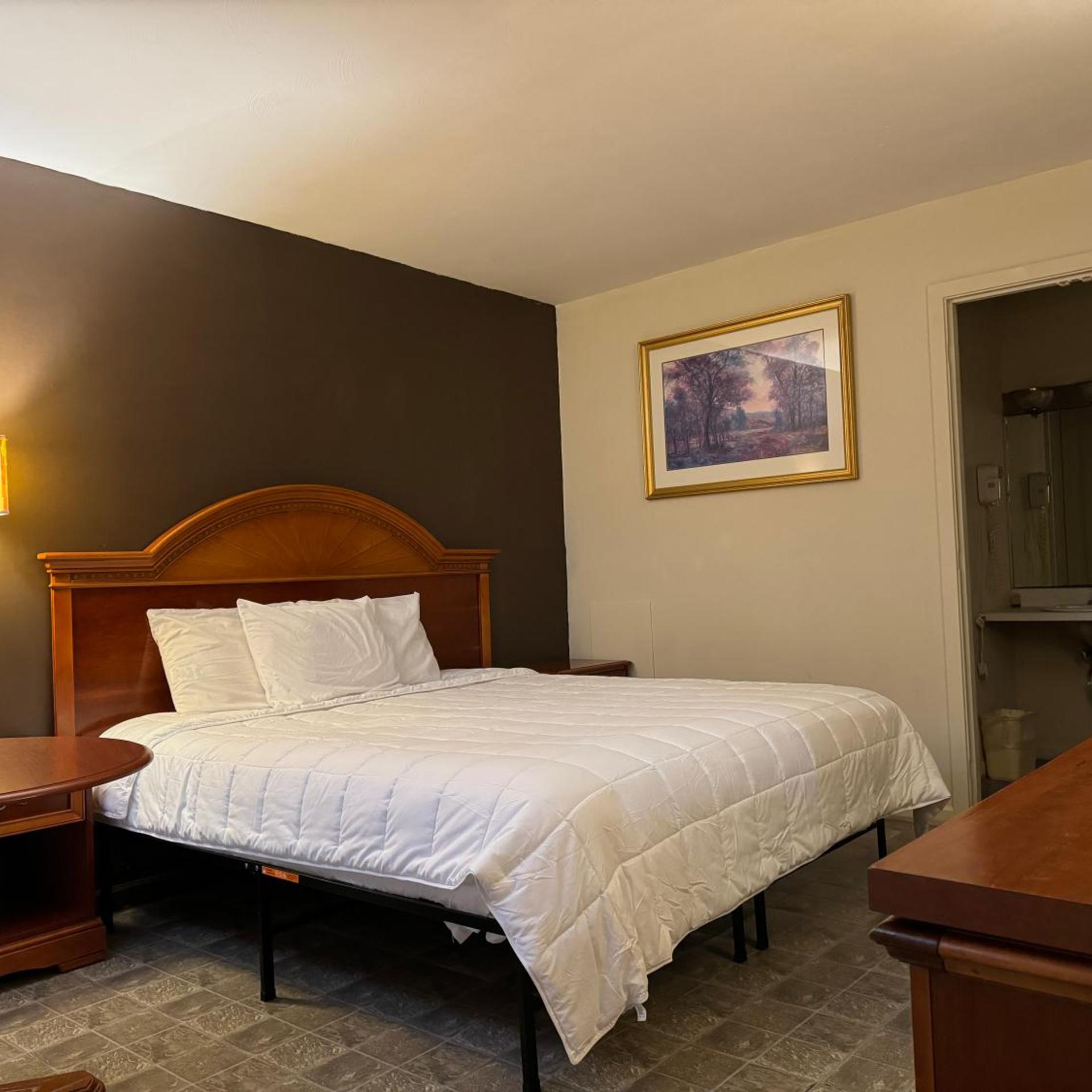 Country Club Inn &amp; Suites 20/51