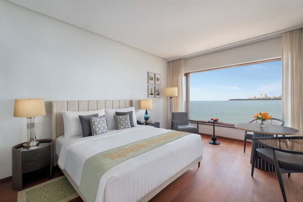 غرفة بريميير بسرير كوين بإطلالة على البحر، The Oberoi Mumbai 3/5