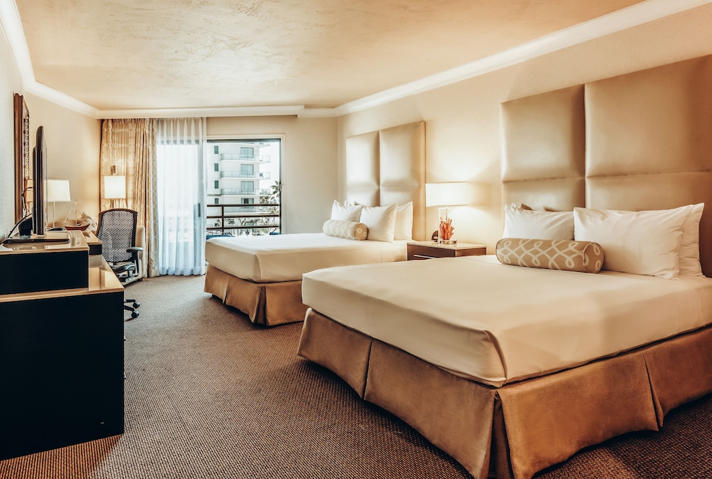 Tower, Huntington, 2 Queen Beds, Partial Ocean View