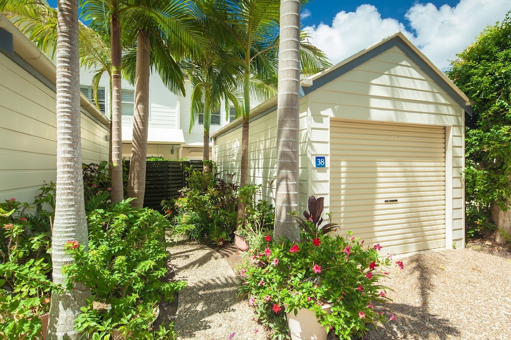 NOOSA ENTRANCE WATERFRONT RESORT 39/80