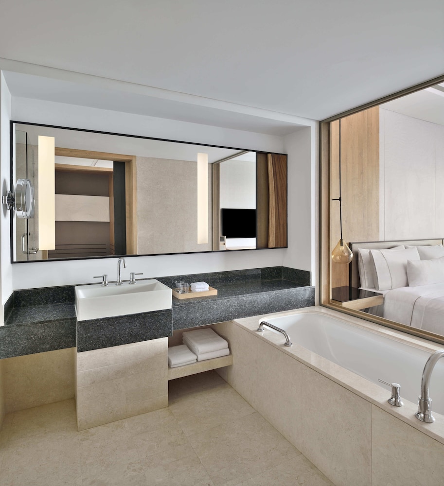 Room, 2 Double Beds, Hill View، The Westin Mumbai Powai Lake (ex Renaissance Mumbai) 9/13