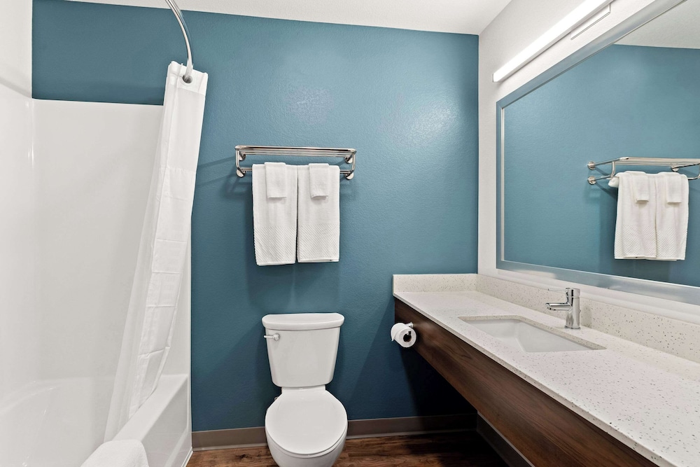 WoodSpring Suites Denver Commerce City 16/20