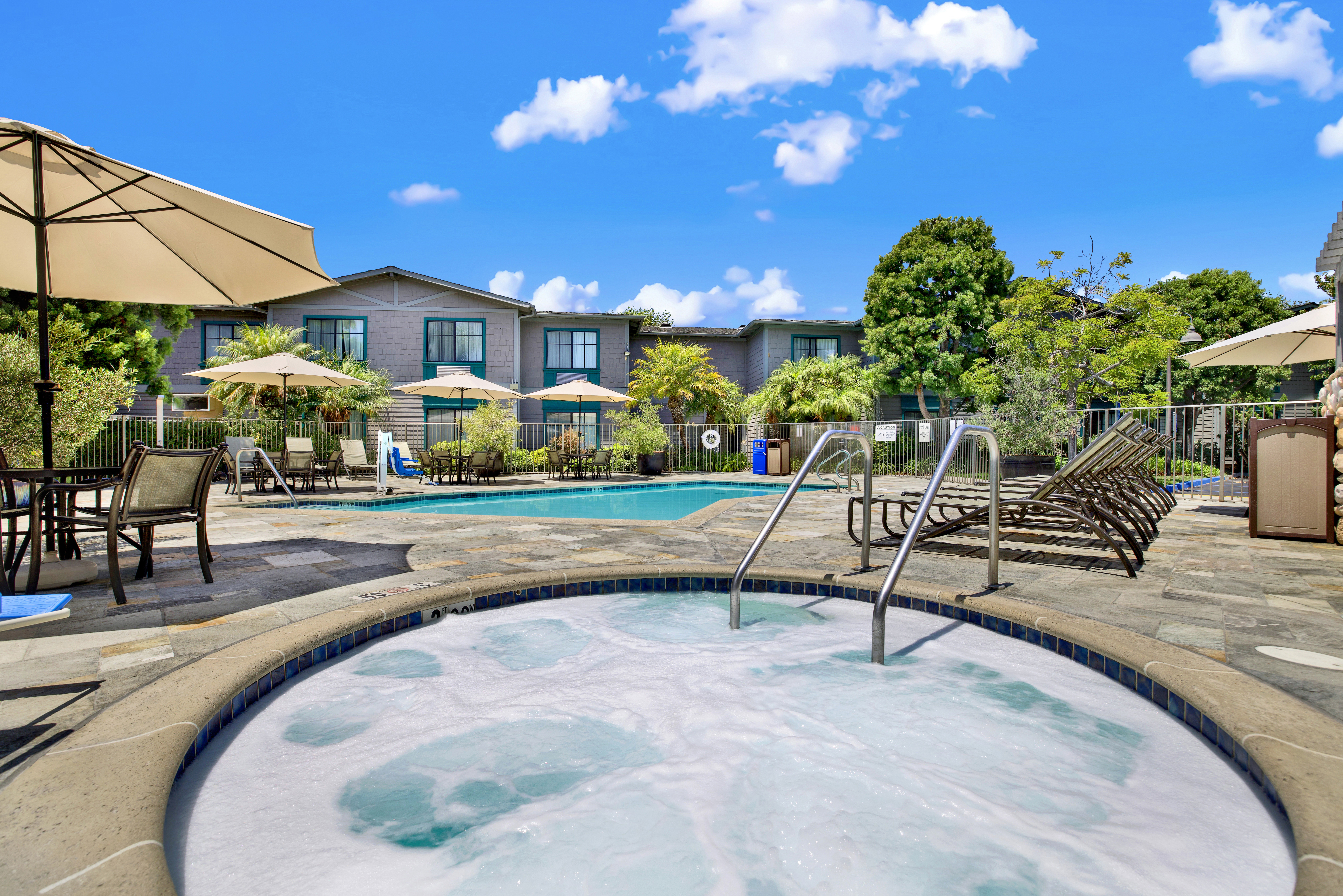 Holiday Inn Express Hotel Suites Carpinteria 32/77
