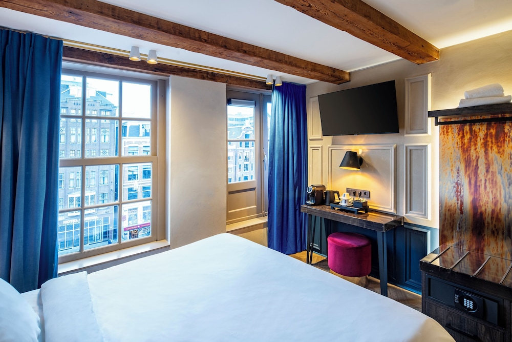 SUPERIOR, DOUBLE BED