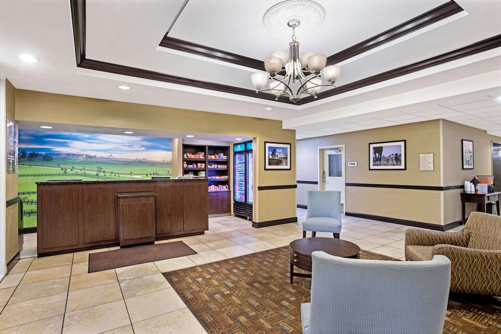 La Quinta Inn & Suites by Wyndham Lexington South / Hamburg 9/40