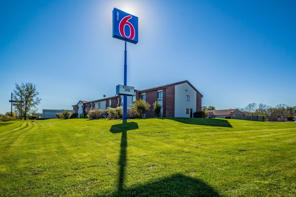 Motel6 Saukville, WI 51/54