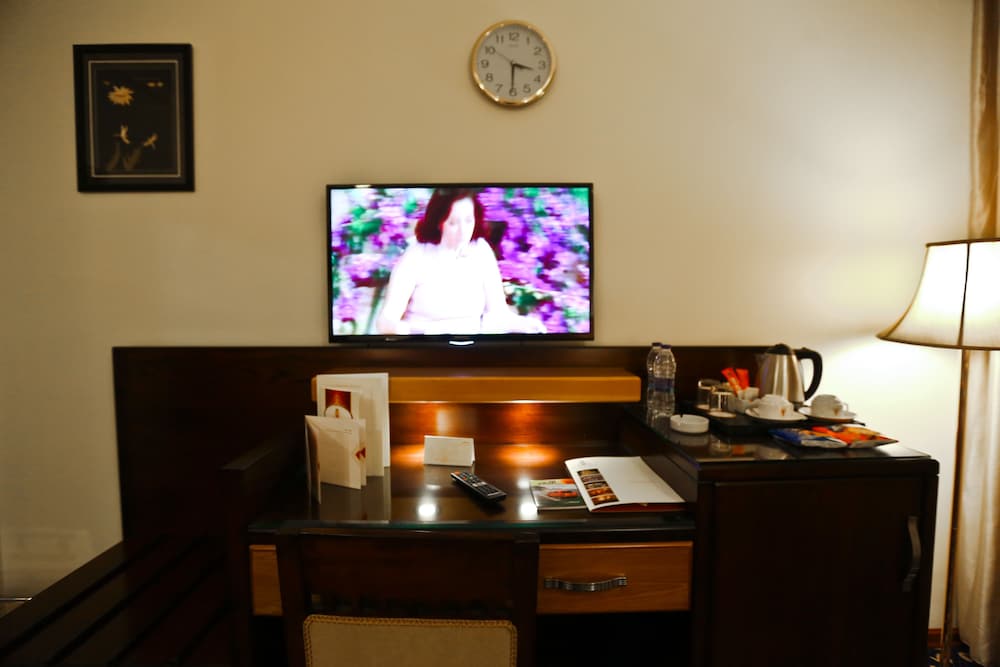 Al Thuraya Hotel 30/35