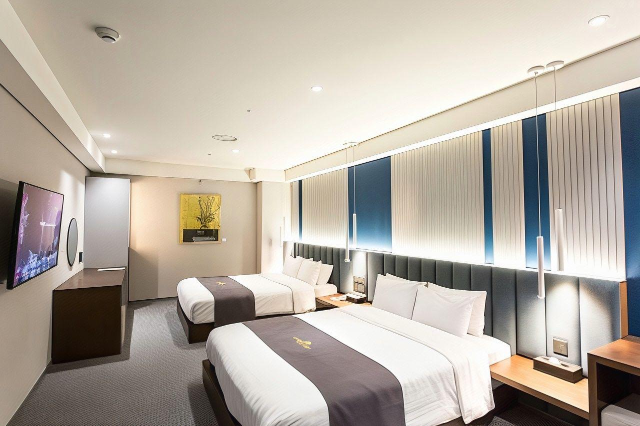 Party, 2 Double Beds