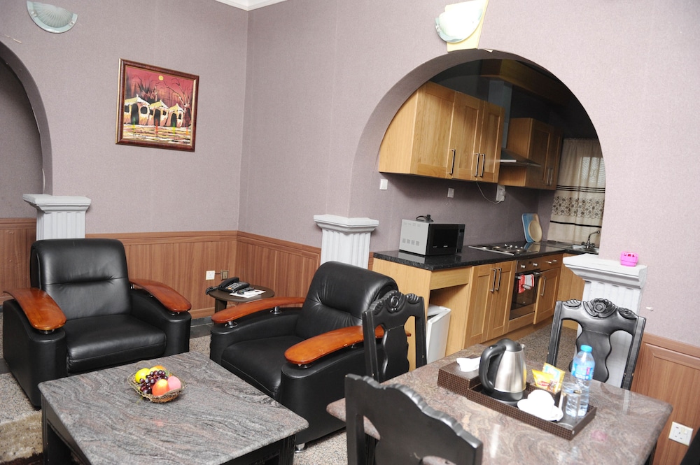 R & A CITY HOTEL 24/30