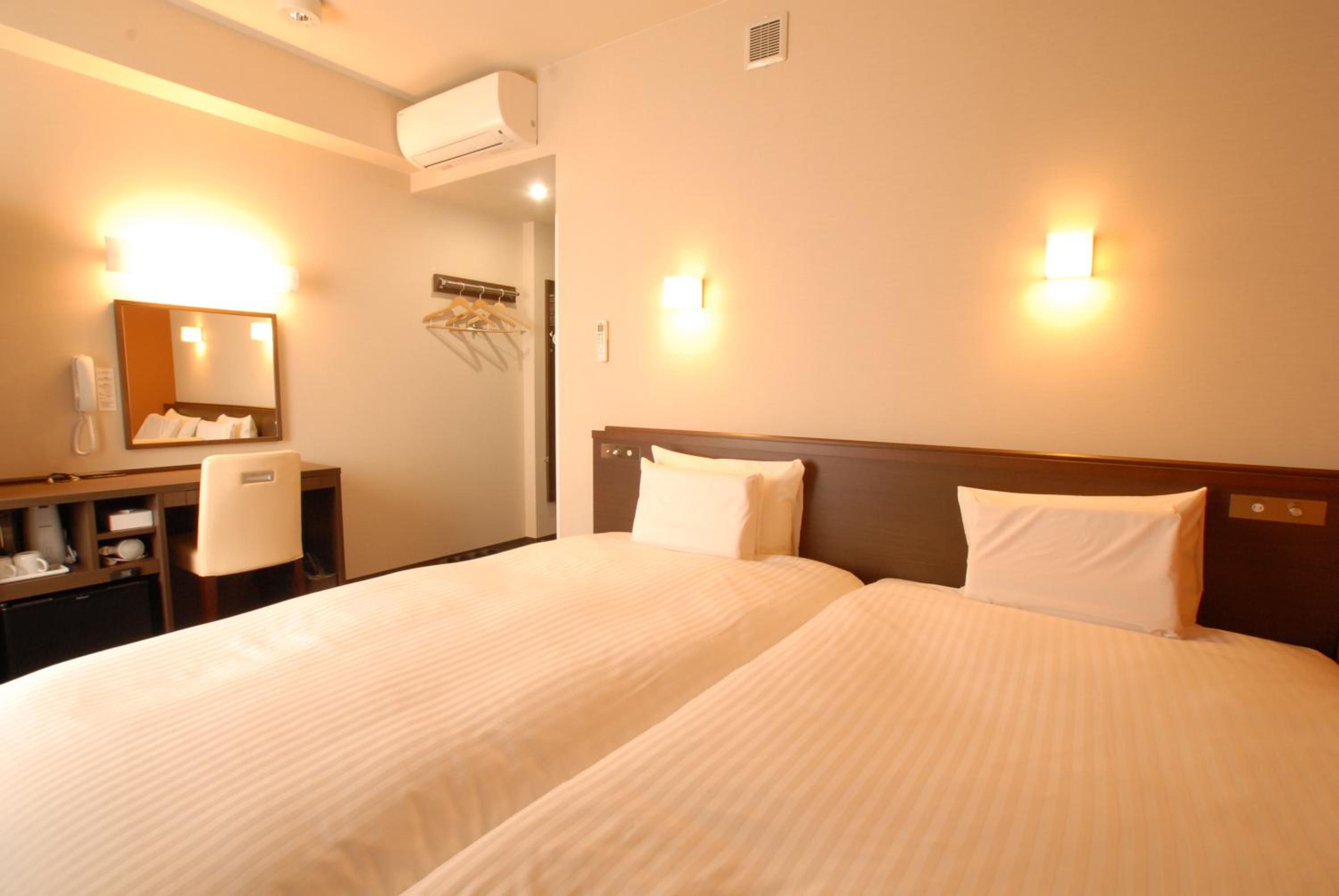 Room, Twin Beds