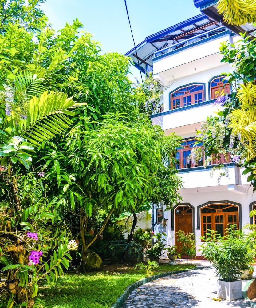 Castle Bay Resort 37/39