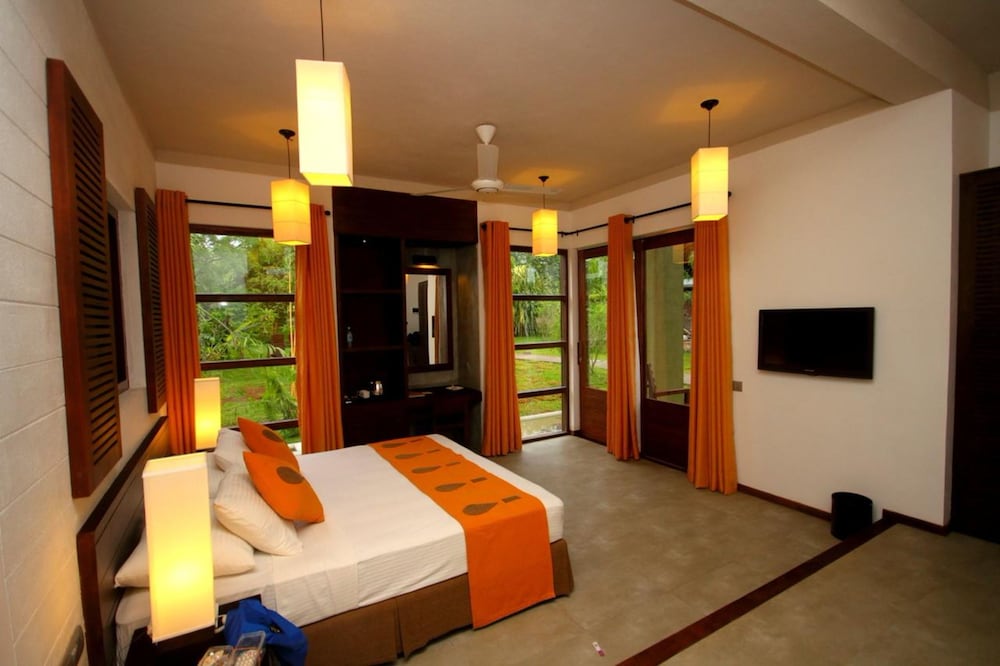 Chaarya Resort Spa By Chandrika 28/60