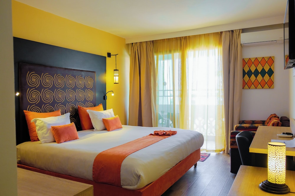 EXECUTIVE, DOUBLE OR TWIN BED, POOL VIEW