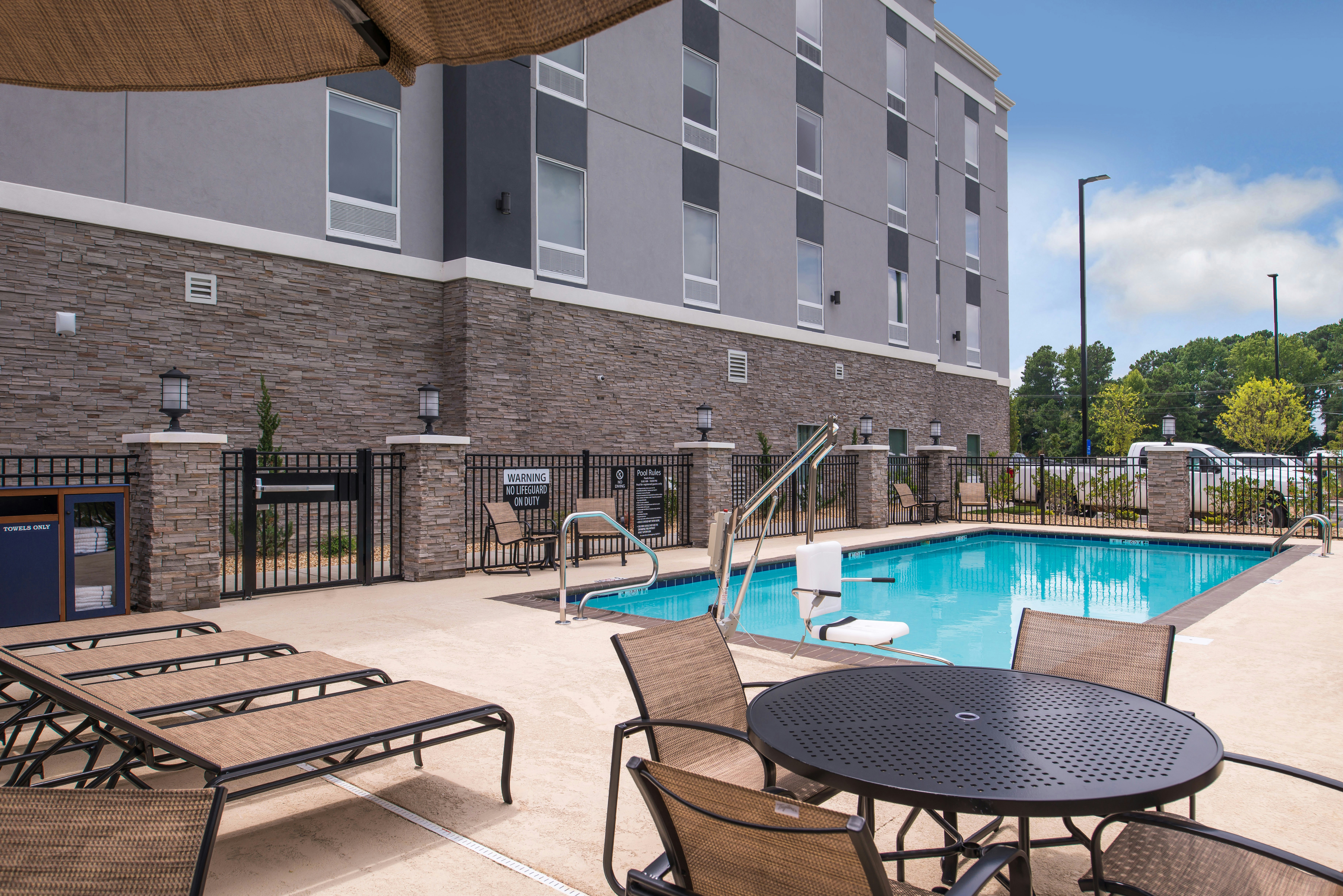 Hampton Inn Benson Nc 64/66