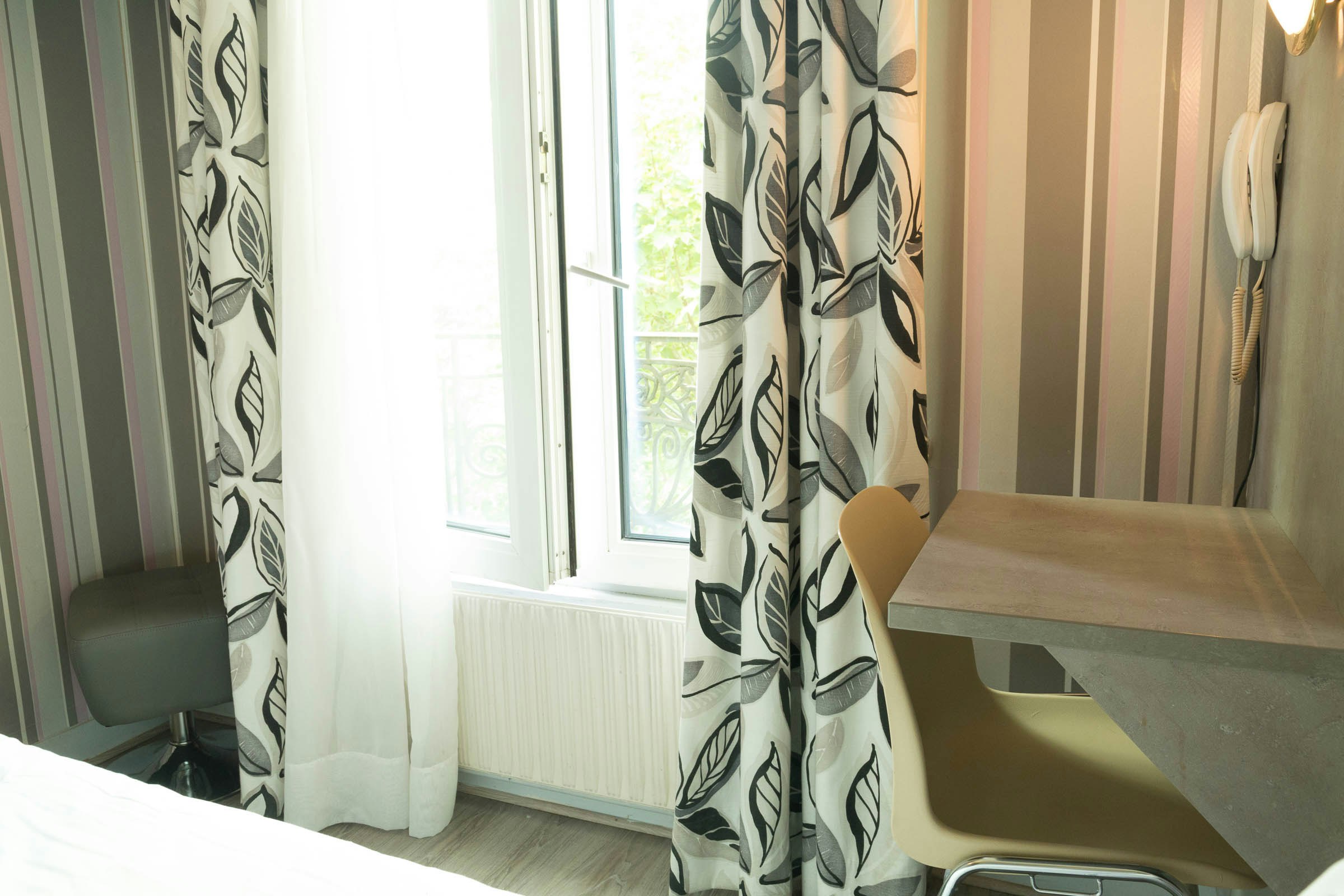 PANAM HOTEL PARIS GAMBETTA (ex Superhotel) 50/50