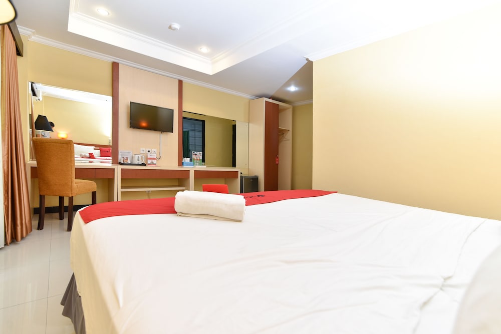Reddoorz Plus Near Mall Bali Galeria 2 16/35