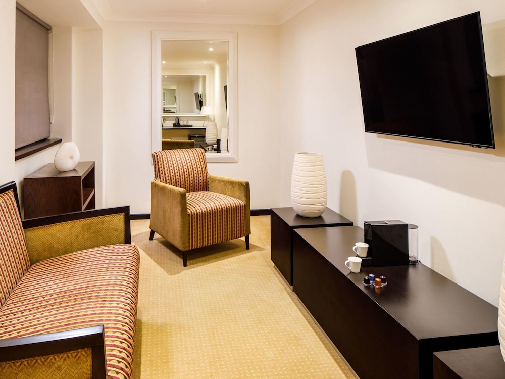 MERCURE CHESTER ABBOTS WELL HOTEL 25/50