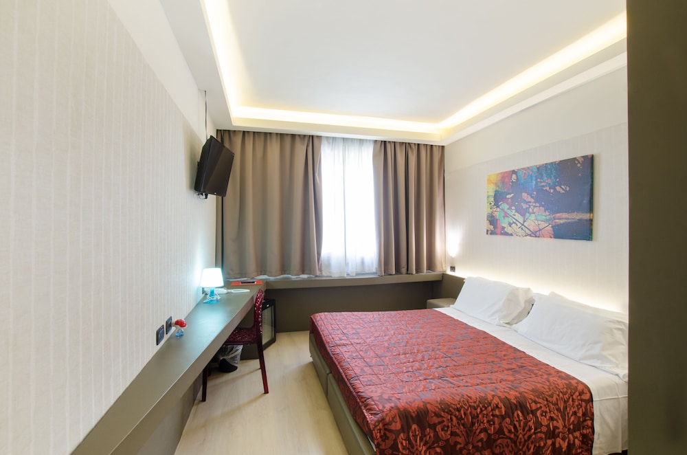 The Gate Hotel 28/71