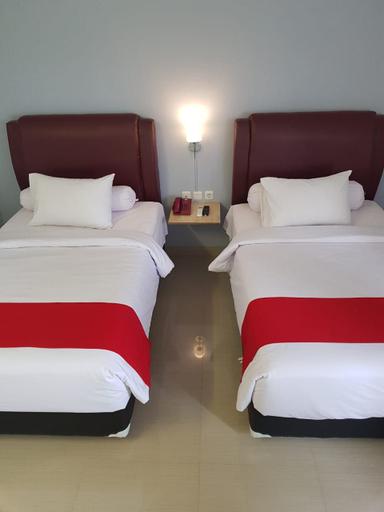 MJ s Hotel 4/25