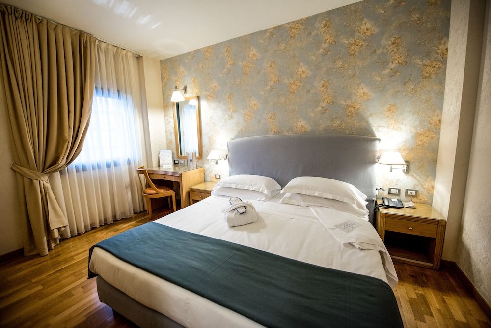 Hotel Touring Carpi 11/81