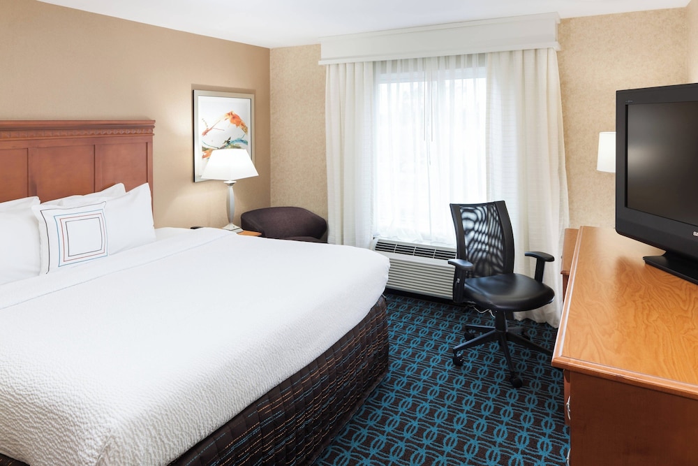 Fairfield Inn Suites Jacksonville Butler Boulevard 14/50