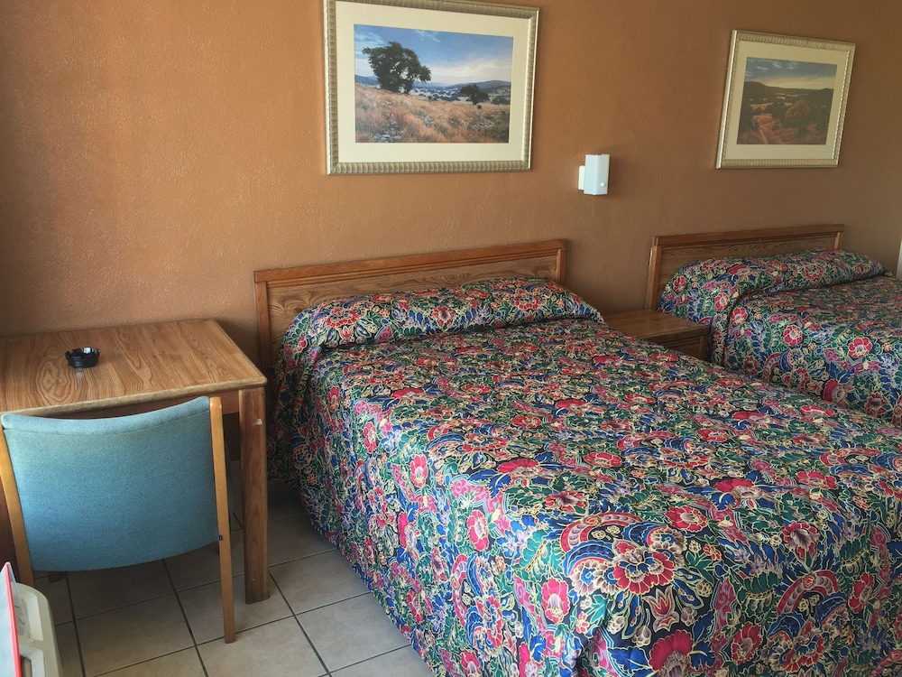 COMFORT, 2 DOUBLE BEDS, SMOKING