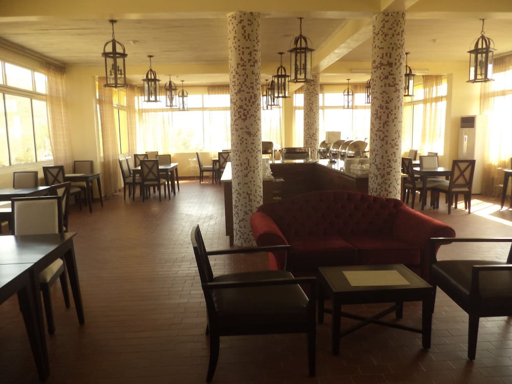 Grand Towers Hotel 38/50