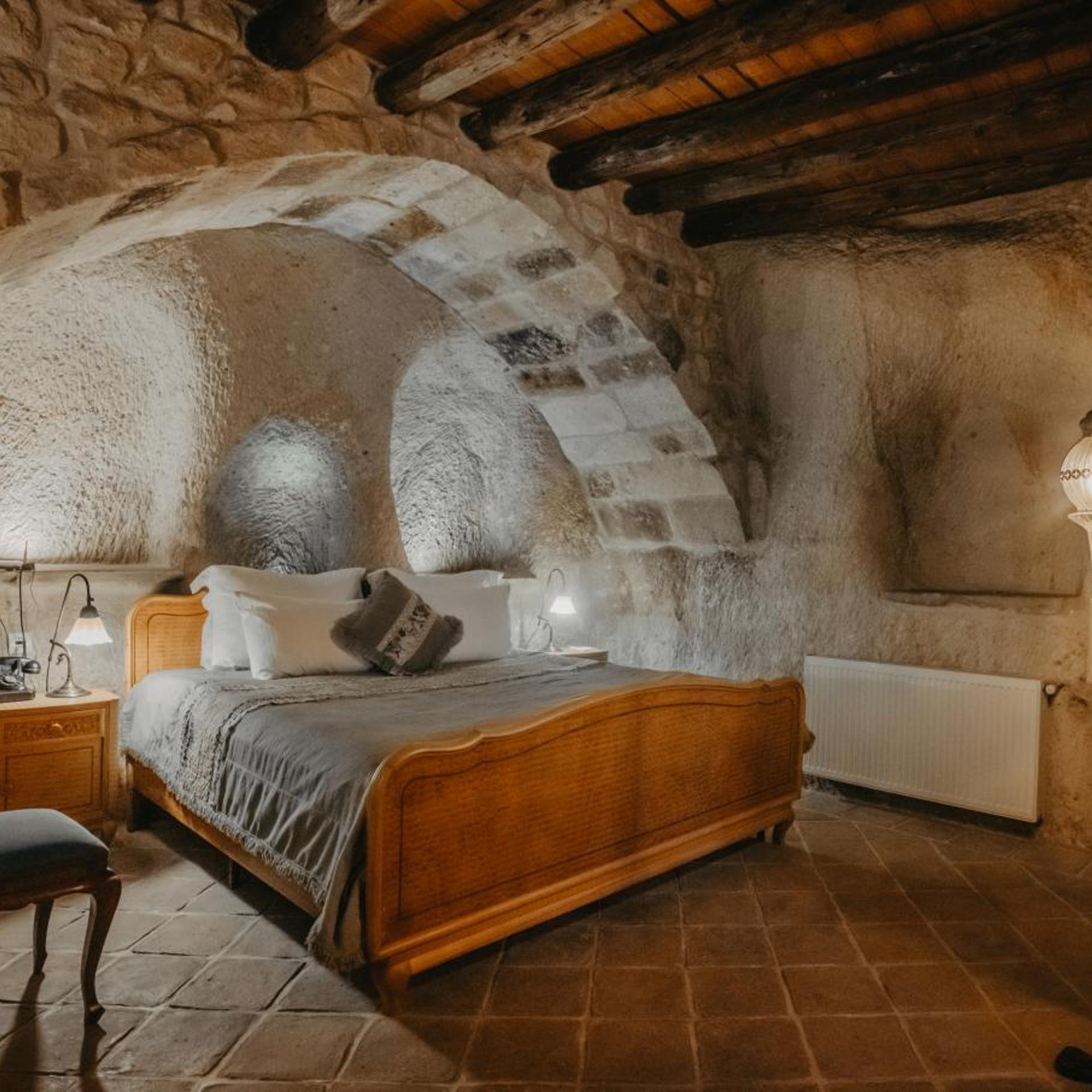 Cave, Suite, King Bed